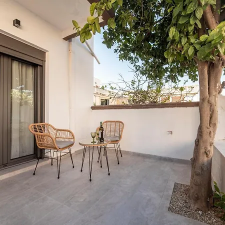 Irene's Sunny Apartment *